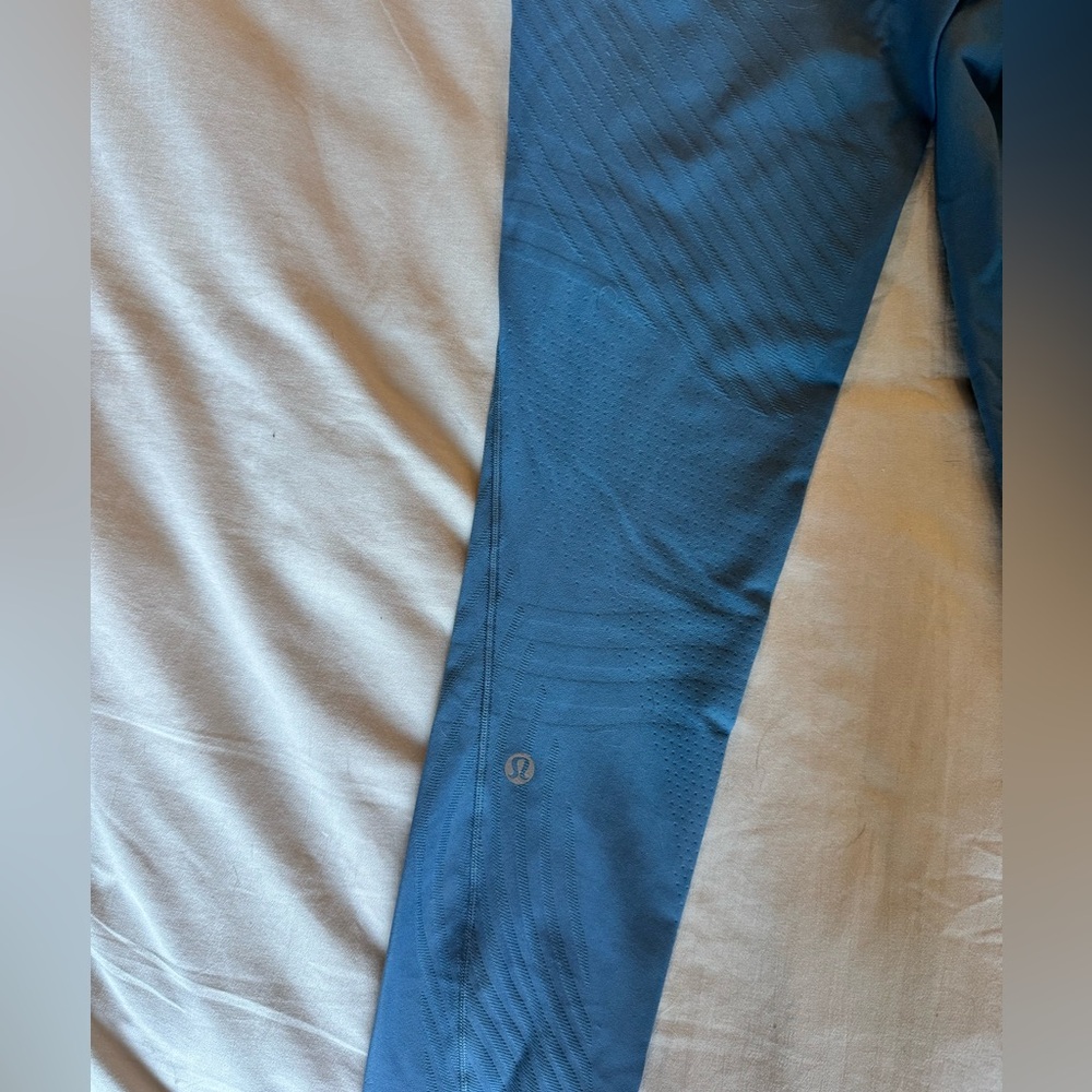 Lululemon light blue size 6 running leggings
